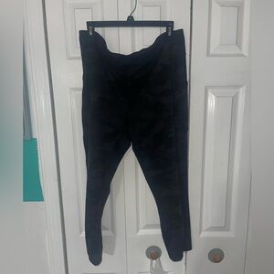Lululemon women’s leggings size 18